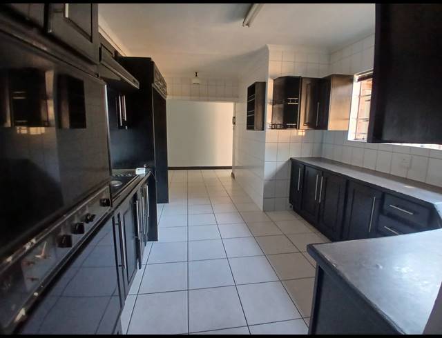 4 BEDROOM HOUSE FOR SALE IN PARKHILL GARDENS